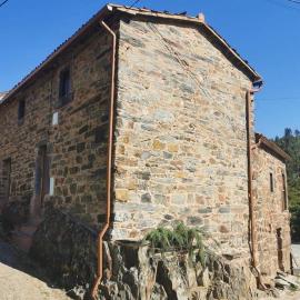 Casa do Linho 400 year old country cottage, hotel em Oleiros