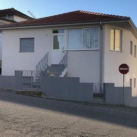 Casa do Meio – hotel w mieście Paredes