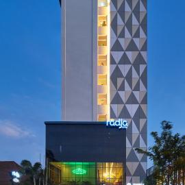 Radja Art and Boutique Hotel Simpang Lima, hotel en Semarang