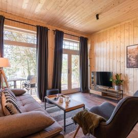 Apartamenty Leśna Przystań nad jeziorem, hotel v destinaci Úhořevo