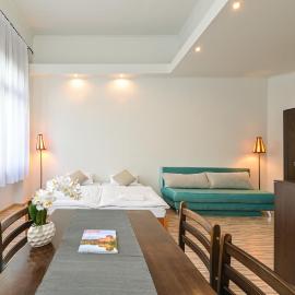 Világóra Apartman