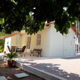 Eirini house, hotel u gradu Drepano