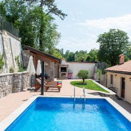 Kuća za odmor, hotel din Jurdani