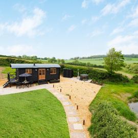 Daisy Park Shepherds Hut, hotel in Looe