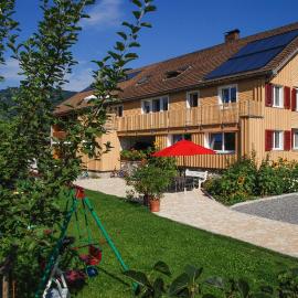 Ferienwohnung Sonnenhof, hotel v destinaci Andelsbuch
