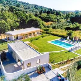 Kumquart Guesthouse, 20 people, private pool, hotel a Ciutat de Corfú
