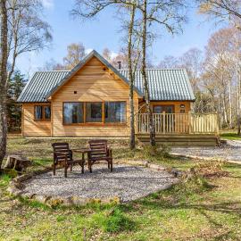 Thistle Lodge 22 with Hot Tub: Belladrum şehrinde bir otel