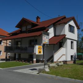 Rooms Mira G, hotel di Postojna