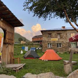 Chvibiani Guesthouse & Bar, hotell sihtkohas Ušguli