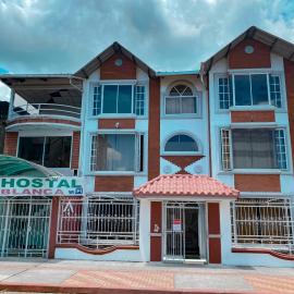 Hostal Casa Blanca, hótel í El Coca