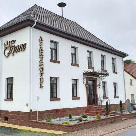Zur Krone Aparthotel, hotel a Widdershausen