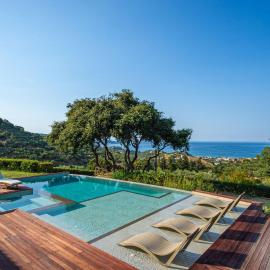 Wild Oak Estate - Stone Villa with Sea Views , by ZanteWize, hotel v destinácii Argasi