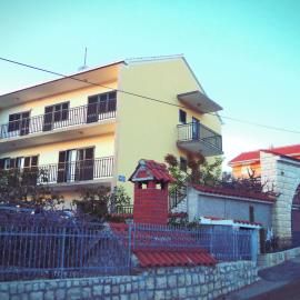 Apartments Racetin: Marina şehrinde bir otel