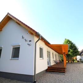 Friends & Family Apartmanok Velence, hotel a Velence