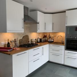 Wonderful Home and parking, pets allowed, hotel u gradu Tenbi