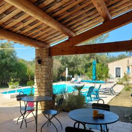 Maison d'Hôtes & Spa La Chêneraie-Provence Ventoux, מלון בSaint-Didier