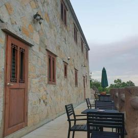 East Mountain Light Brigade, hotel en Nangan