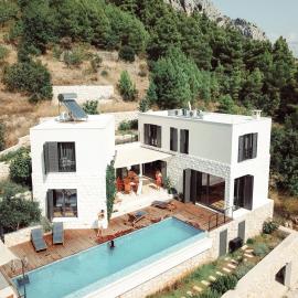 Villa FORTE-Exclusive Retreat, Heated Infinity Pool & Amazing Views, Hotel in Mimice