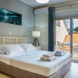 Apartment Lilly, apartment with communal pool, 10 meters from sea