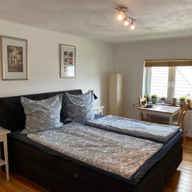 Werners Doppelzimmer، فندق في Insul