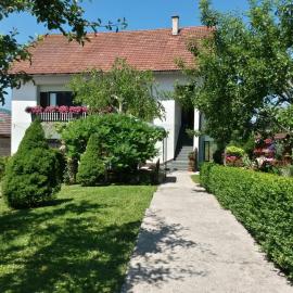 Guesthouse Pavličić โรงแรมในDrežnik Grad