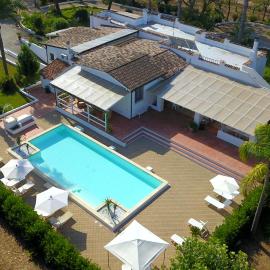 Villa Vetti - Exclusive Garden & Pool Retreat, Hotel in Ugento