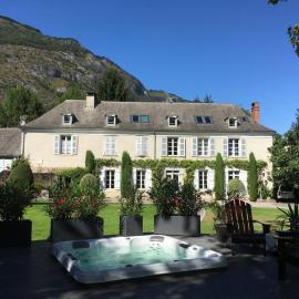Domaine de Monda, hotel u gradu Argeles-Gazost