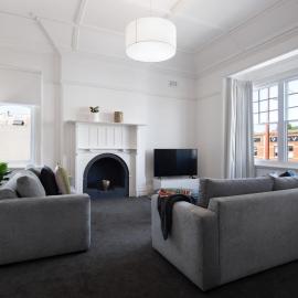 1913 on Vincent- Centrally located apartment