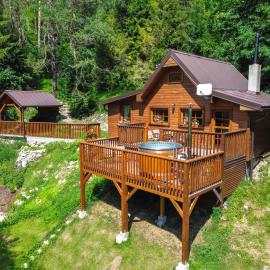 Sovia Wellness Chata, Sauna & Jacuzzi, Slovenský raj, hotel en Smižany