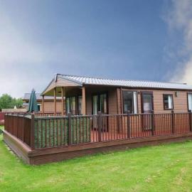 Heron Lodge with Hot Tub, hotel in Malton