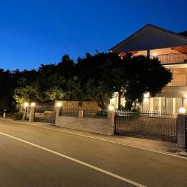 Tole Villa Podaca, hotel di Podaca
