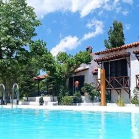 ΑΡΧΟΝΤΙΚΟ ΣΤΟΥΣ ΠΡΟΠΟΔΕΣ ΤΟΥ ΟΡΟΥΣ ΔΙΡΦΥΣ، فندق في Loútsa