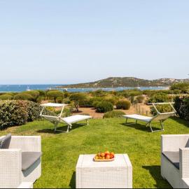 Villetta a schiera con giardino - porto pollo – hotel w mieście Porto Pollo