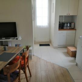 Petite maisonnette atypique et son jardinet