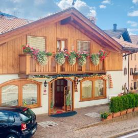 Appartamenti -Casa Nicolussi-, hotel Molvenóban