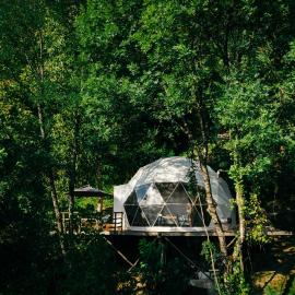 Wine Space Boutique Hotel & Glamping, hotel u gradu 'Ambrolauri'