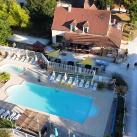 Les Chalets d'Argentouleau، فندق في سارلا لا كانيدا