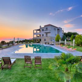Marini Luxury Apartments, hotel a Città di Egina
