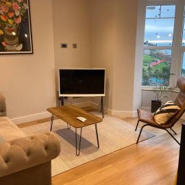 Spacious 1 bedroom apartment with sea views, hotel a Newquay