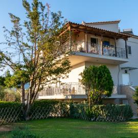 kostas house, hotel en Faraí