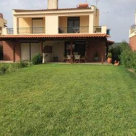 Beach house with garden in Fourka