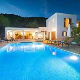 Villa Near Ibiza Town-San Antonio Sleeps 14, hotel in San Jose