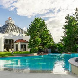 Eventhotel Pyramide, готель у місті Фезендорф