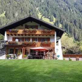 Haus Hubertus - Gästehaus Sahler, Hotel in Partenen