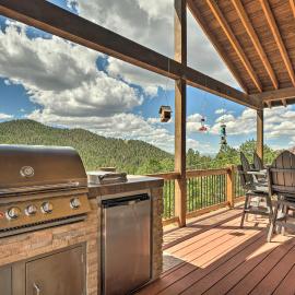 Cripple Creek Mountain Getaway w/ Hot Tub & Views!