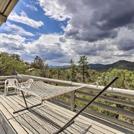 Hike & Relax: Prescott Studio w/ Thumb Butte Views, hotel in Prescott