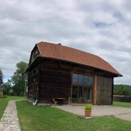 Viesnīca Wooden Barn pilsētā Zăbala