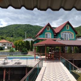 Casa Lucian – hotel w mieście Dubova