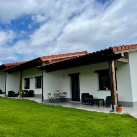 Viesnīca APARTAMENTOS LOS MANZANOS pilsētā Ribadeselja