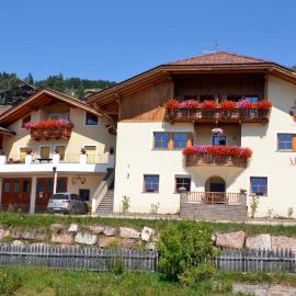 Unterwirtshof, hotelli kohteessa Nova Ponente
